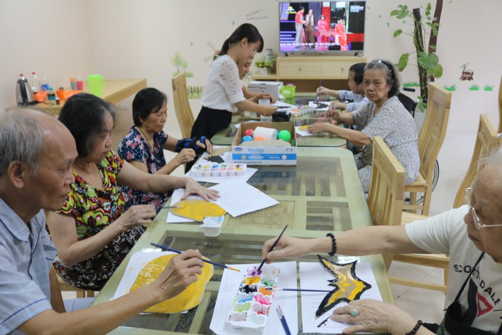 Cả nhà cùng nhau chuẩn bị thật đông vui