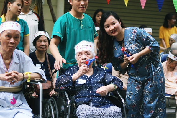 Cụ Đính dù đã 94 tuổi nhưng còn rất minh mẫn