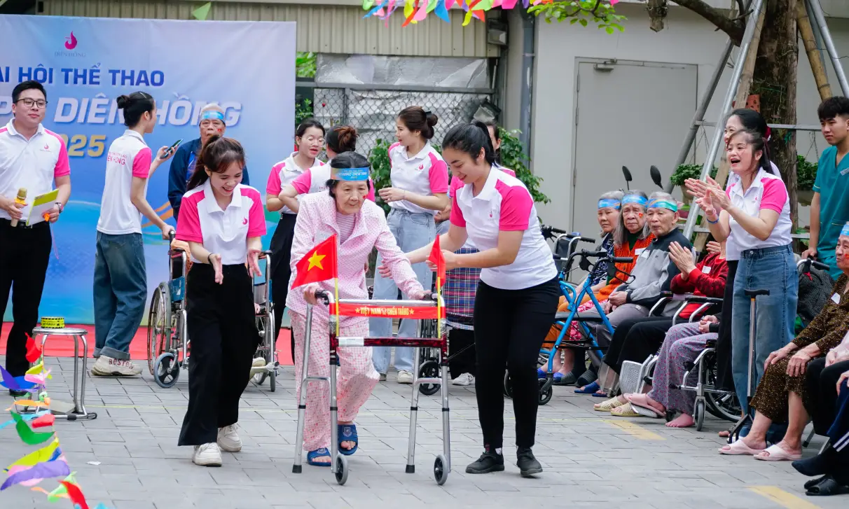 Hoạt động vận động cho người cao tuổi tại viện dưỡng lão