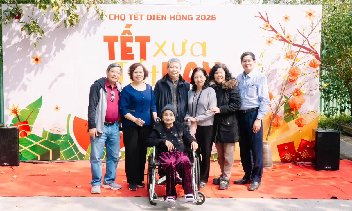 chăm sóc người già dịp tết tại Diên Hồng