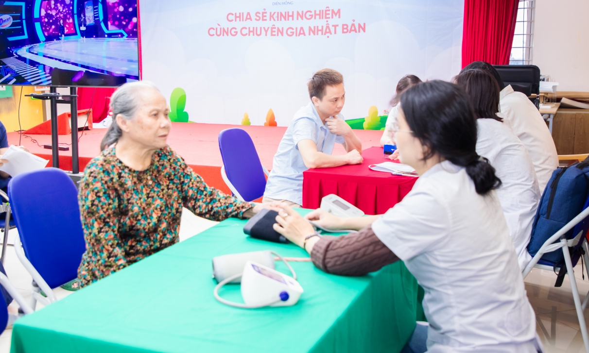 cách chăm sóc người già