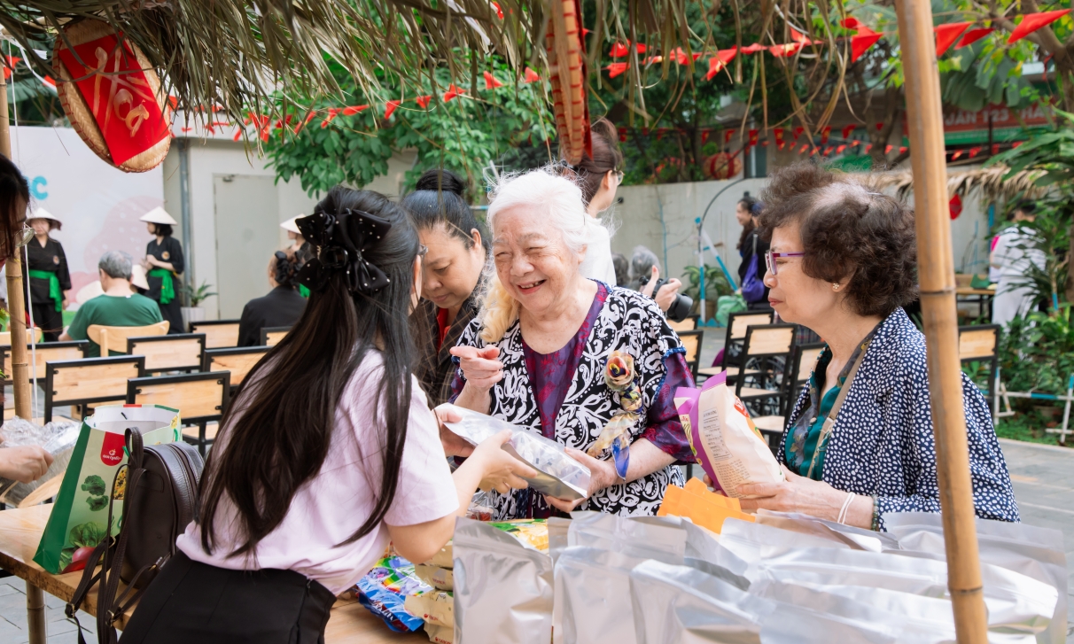 Gian hàng tại phiên chợ