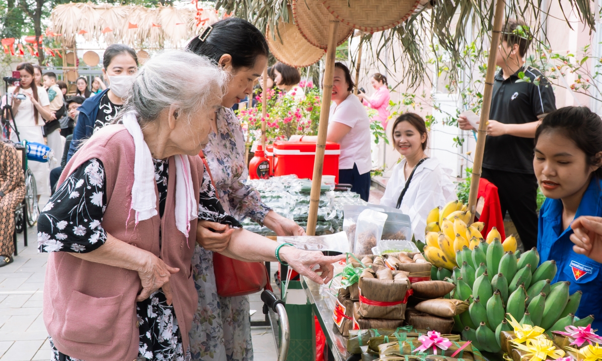 Gian hàng tại phiên chợ Gieo Hạnh Phúc 2026