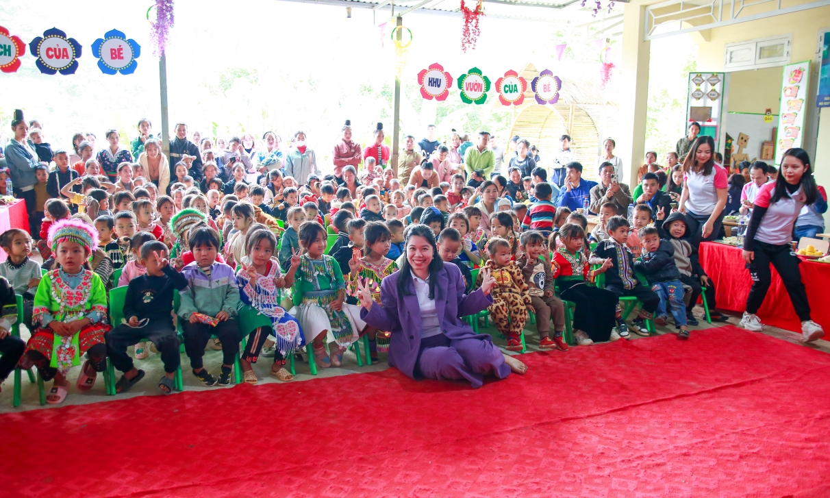 Diên Hồng tham gia dự án Trường đẹp cho em