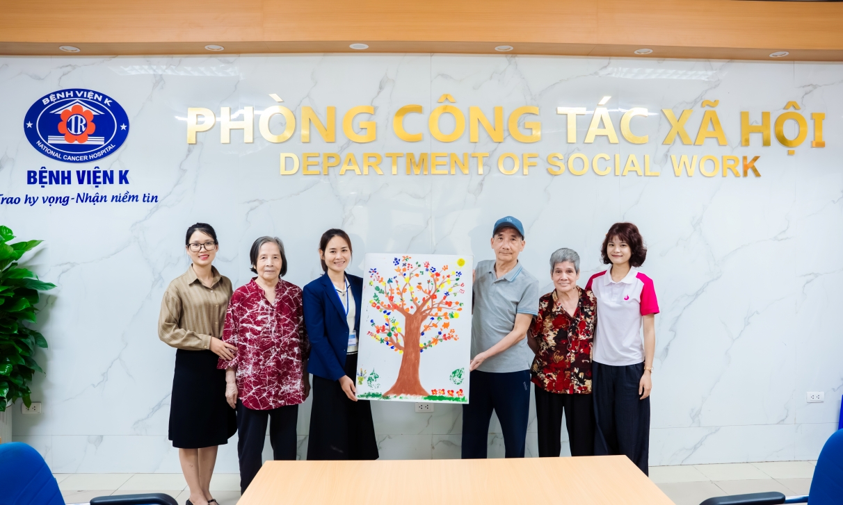 Hoạt động thiện nguyện Diên Hồng phối hợp phòng công tác xã hội bệnh viện K Tân Triều