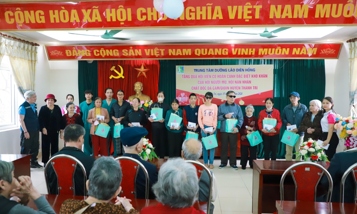 Hỗ trợ hội người mù - người nhiễm chất độc da cam huyện Thanh Trì