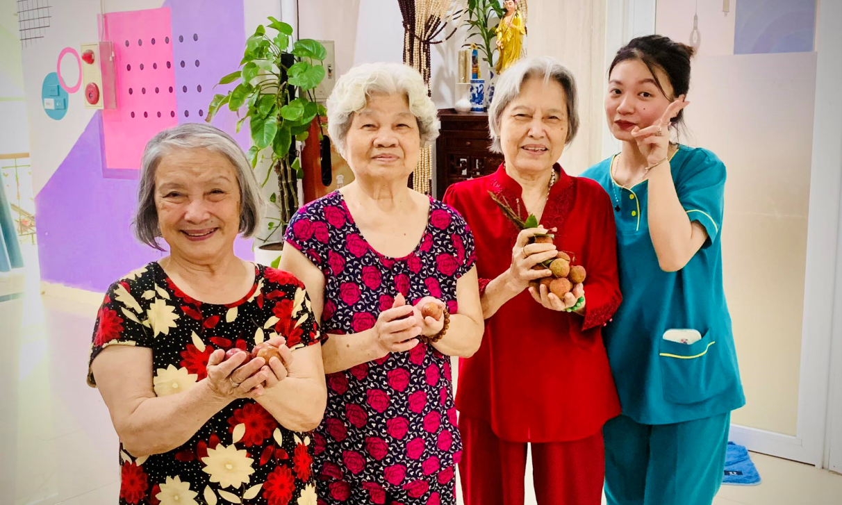 Thời tiết nắng nóng người cao tuổi dễ mắc bệnh gì và nên ăn gì?