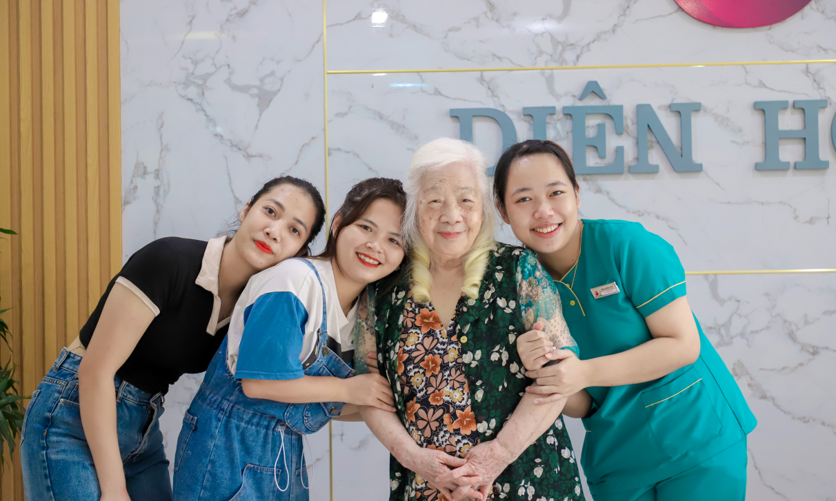 Chăm sóc người cao tuổi sau đột quỵ tại Diên Hồng