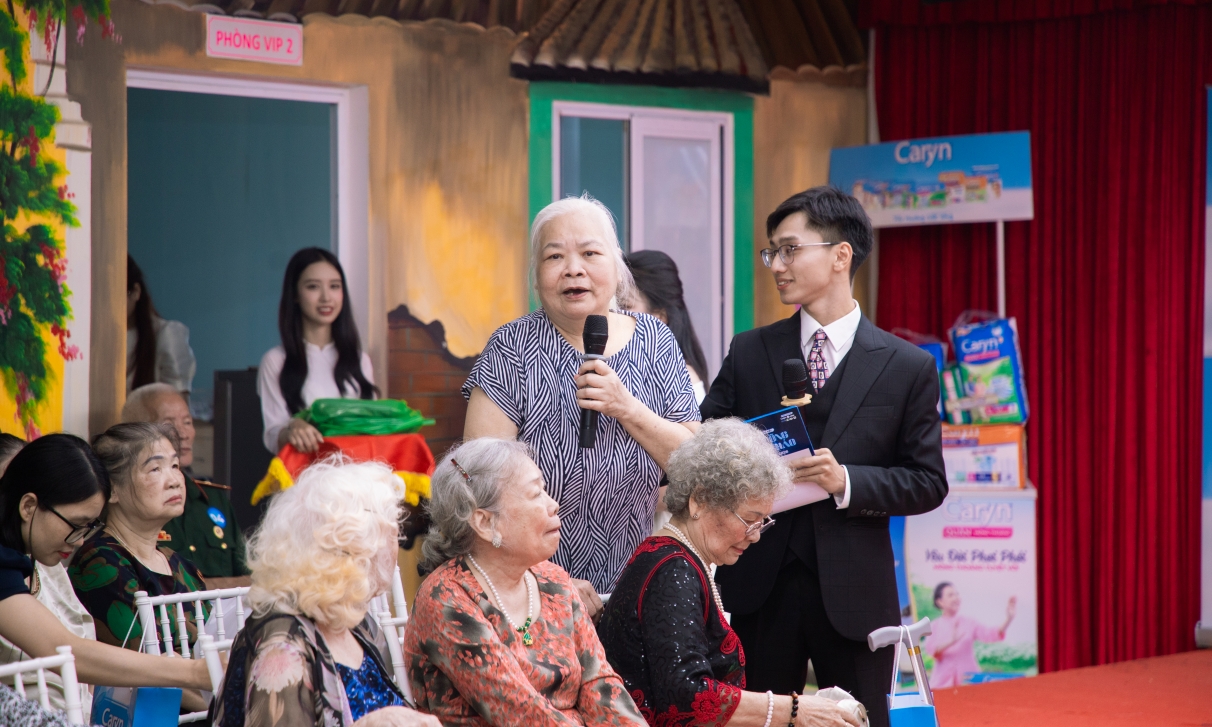 Bà Nguyễn Thị Bích Huệ - Hoa Hậu Cao Niên Diên Hồng 2024 chia sẻ