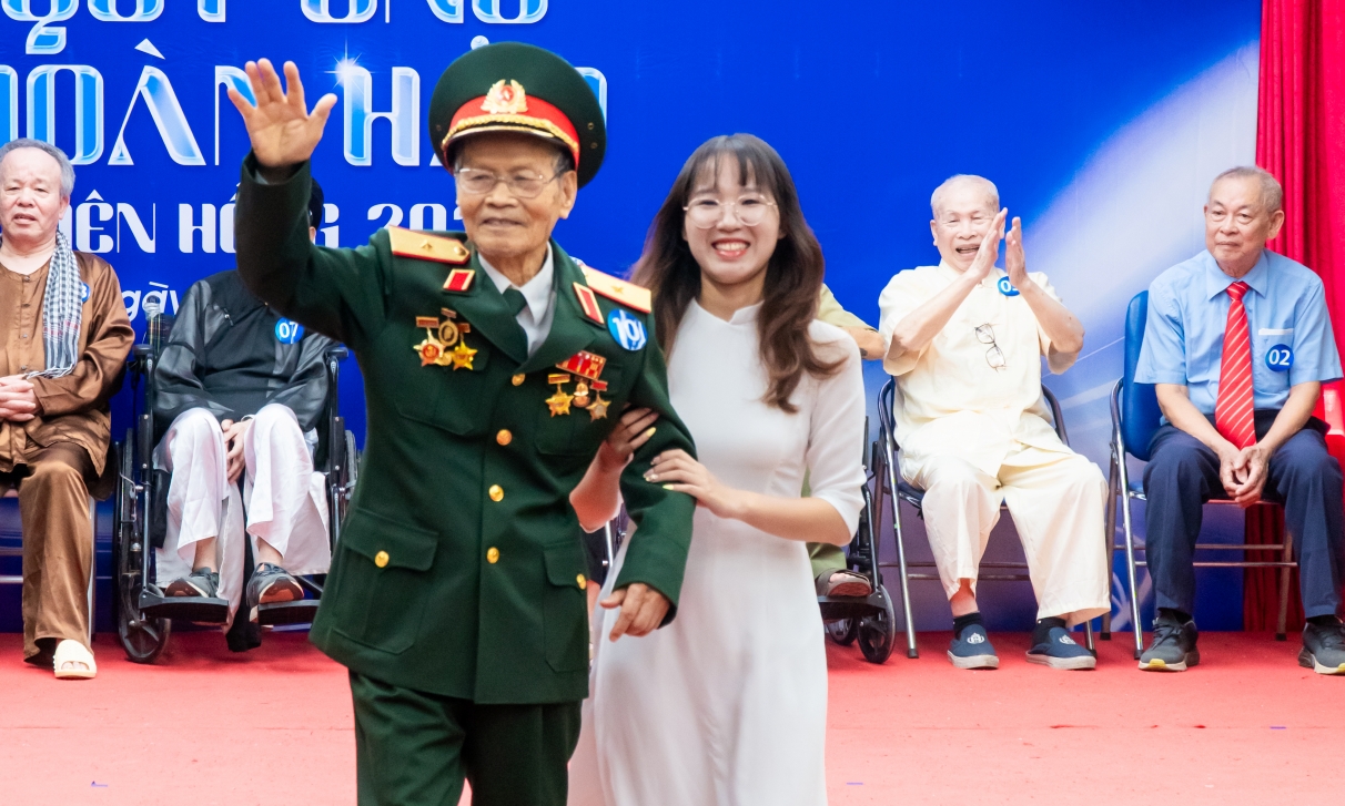 Thiếu tướng Nguyễn Như Ngà 98 tuổi - Á Vương Quý Ông Hoàn Hảo Diên Hồng 2024