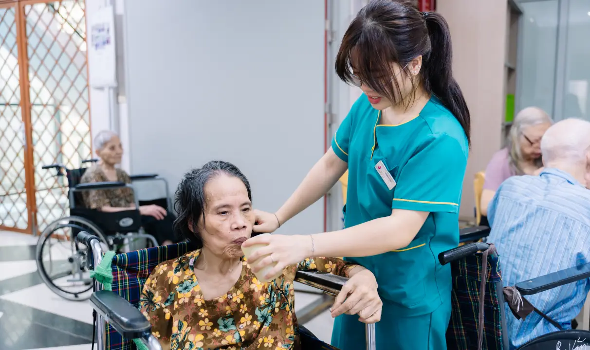 Viện dưỡng lão Diên Hồng chăm sóc người cao tuổi