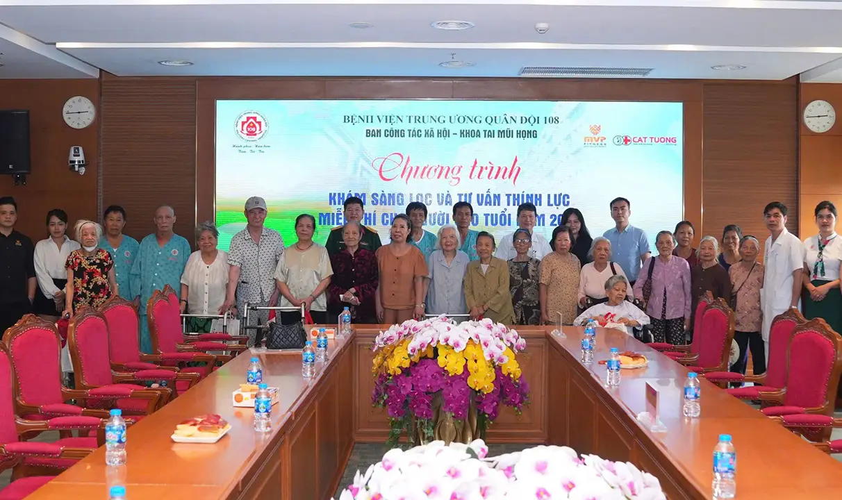 Chăm sóc người cao tuổi bị lãng tai tại Diên Hồng