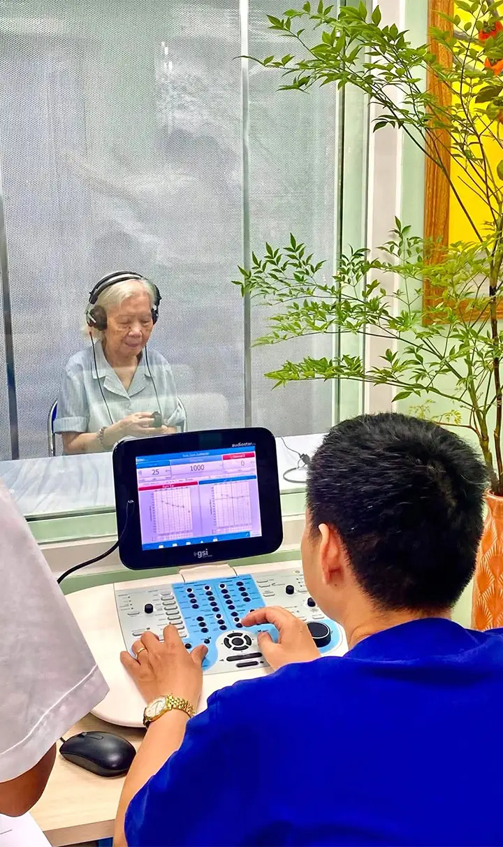 Khám thính lực cho người cao tuổi