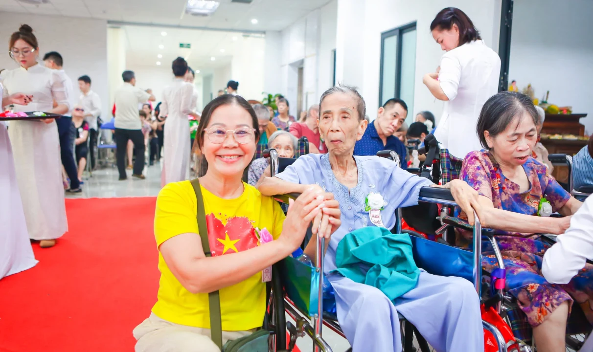 Gia đình đồng hành cùng người cao tuổi