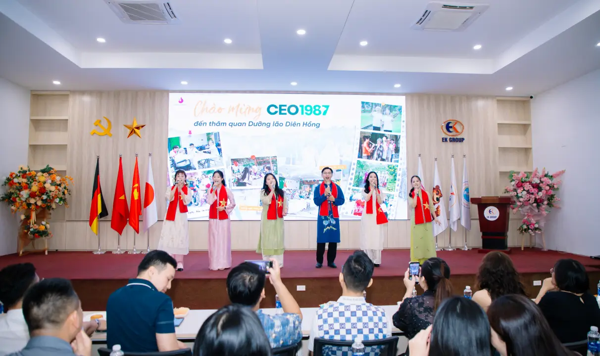 Tiết mục văn nghệ "Việt Nam tinh hoa" chào đón Câu lạc bộ CEO1987