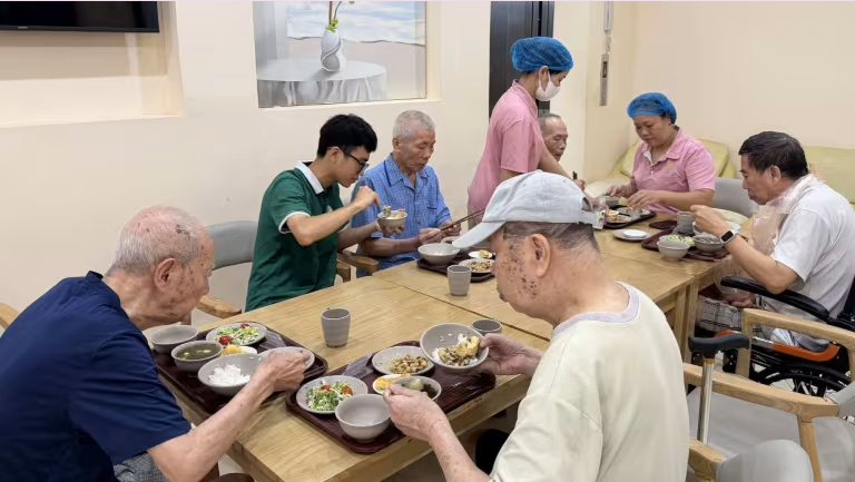 Người cao tuổi tại cơ sở chăm sóc Tâm An Nhiên ở Hà Nội
