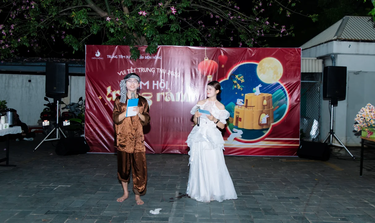 Chị Hằng và Chú Cuội