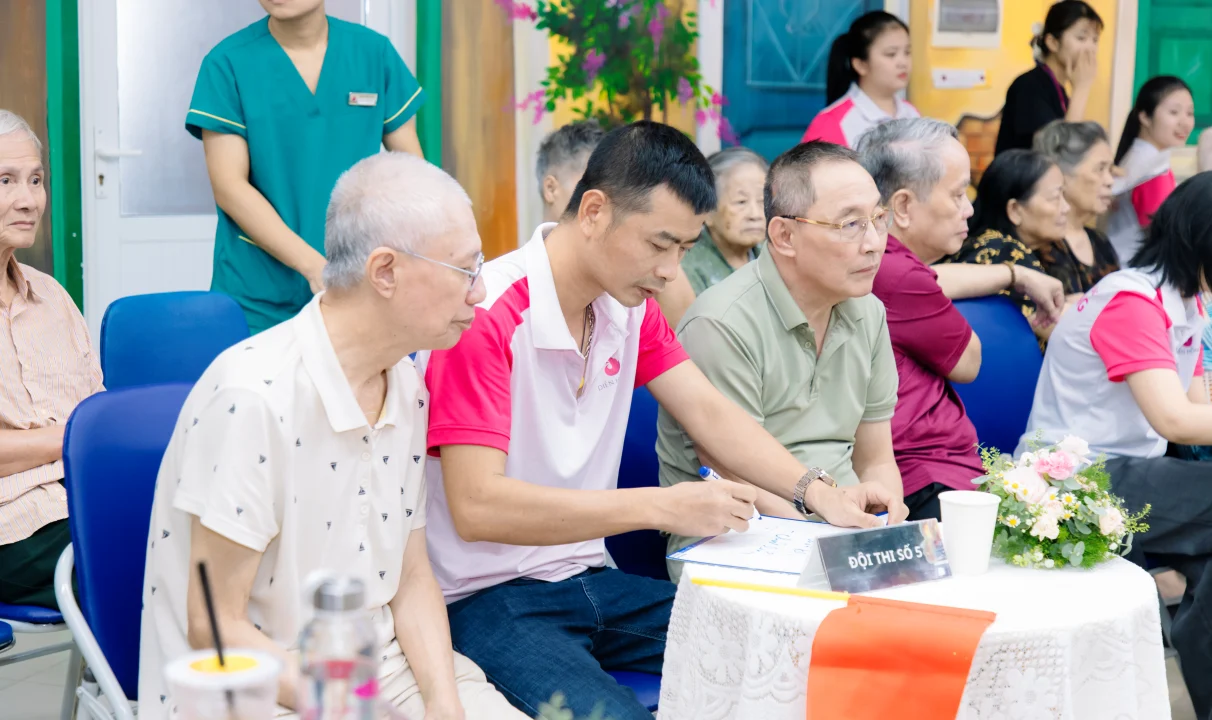 Đội tham gia cuộc thi Người cao tuổi tìm hiểu về phòng cháy chữa cháy