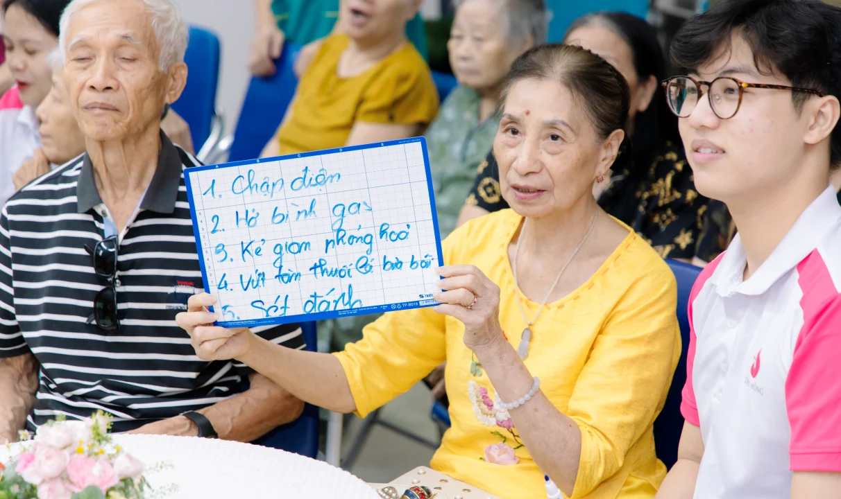 Các đội thi nhận diện nguy cơ cháy nổ trong hình ảnh mô phỏng