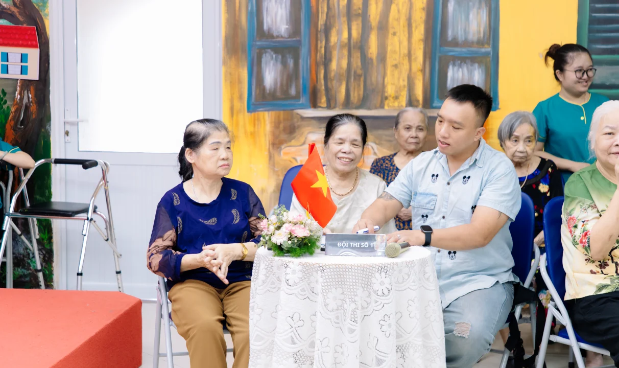 Đội tham gia cuộc thi Người cao tuổi tìm hiểu về phòng cháy chữa cháy