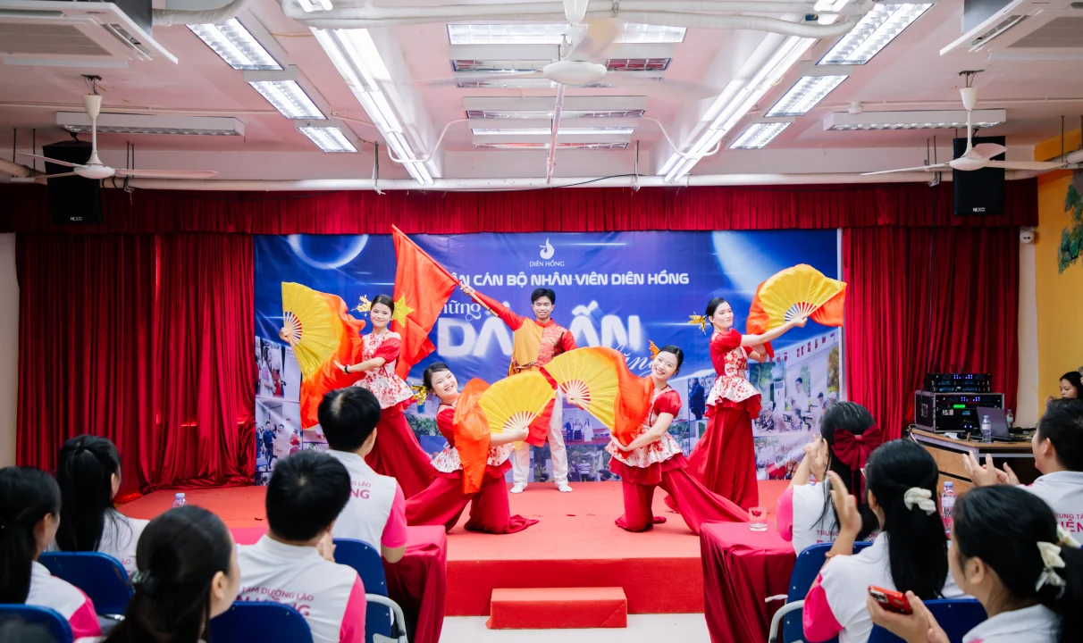 Tiết mục văn nghệ trong lễ tri ân