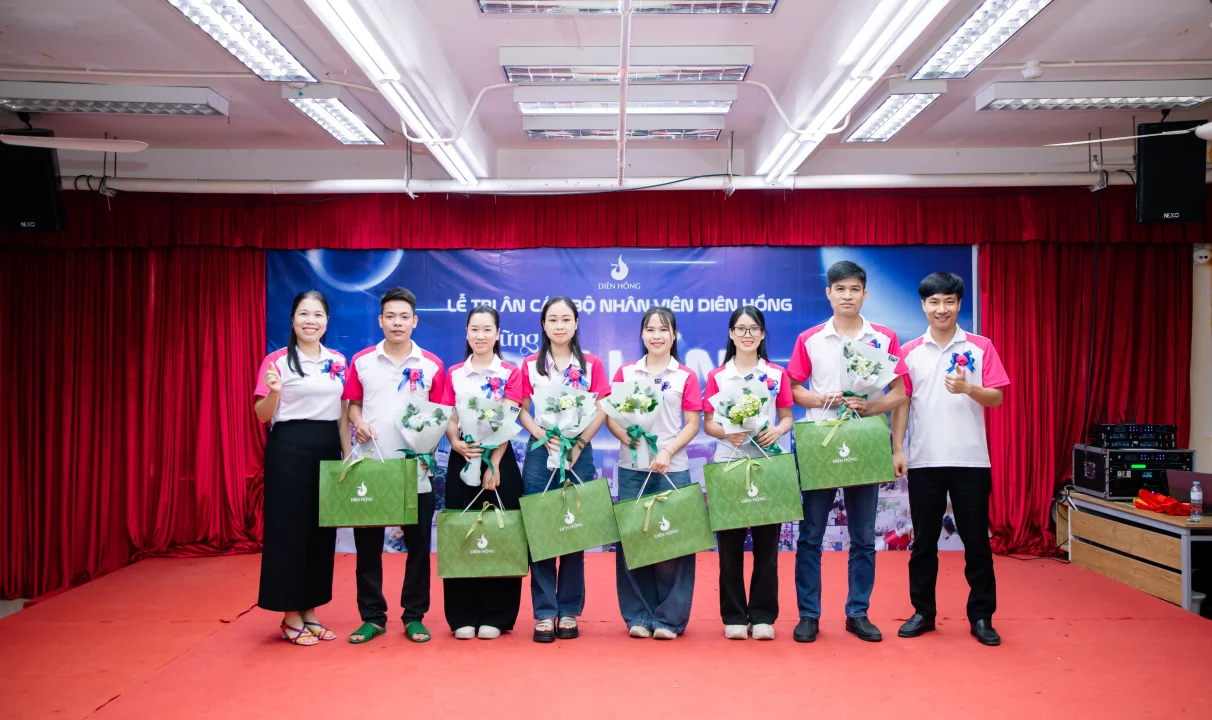 Tôn vinh những nhân viên gắn bó trên 10 năm cùng Diên Hồng